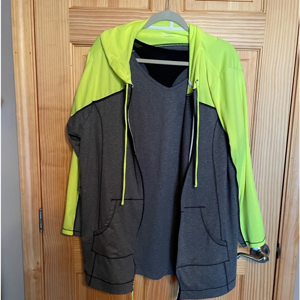 Catherines 3 piece activewear… tank, pants and jacket size 2X like new - Picture 3 of 5